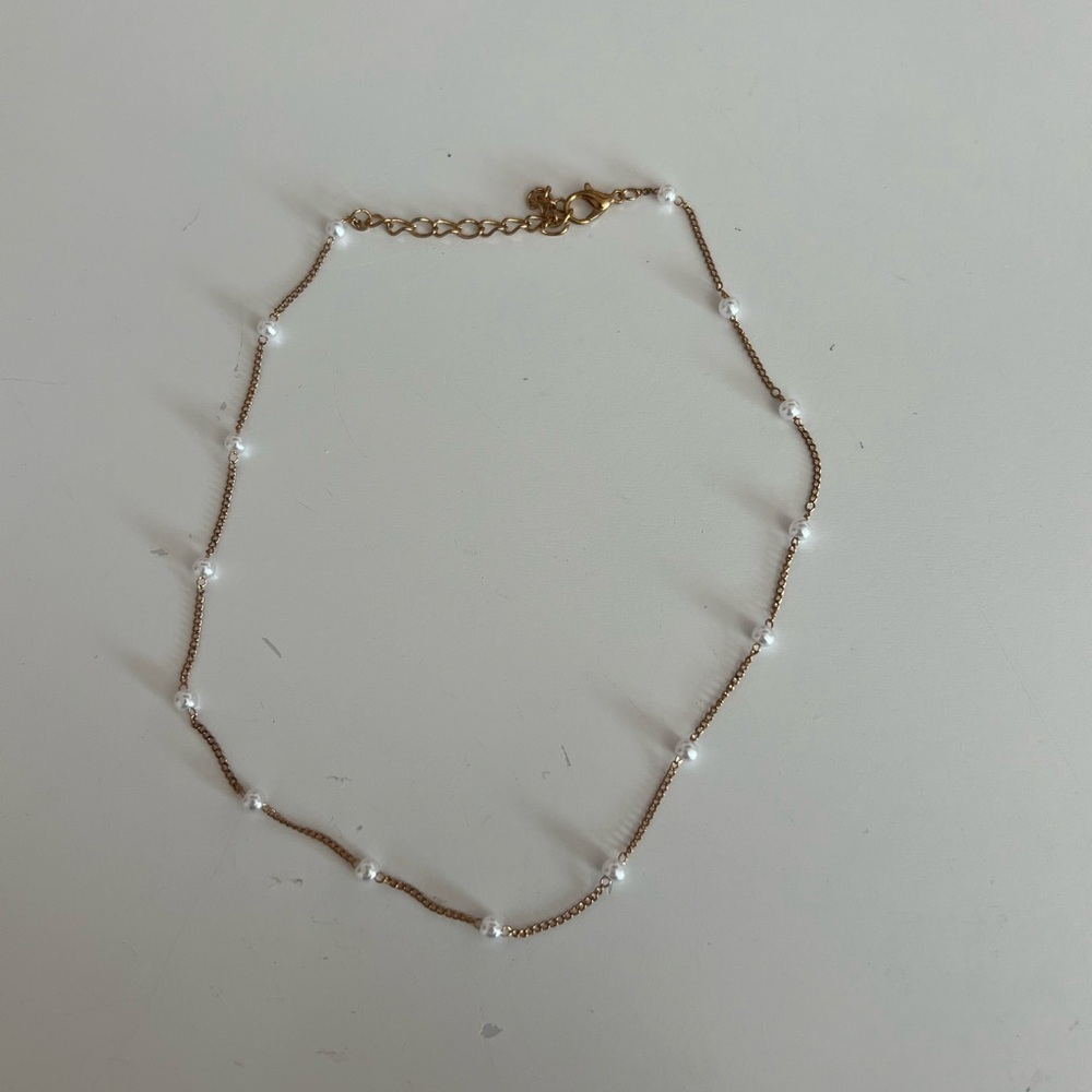 Elegant Gold and Pearl Necklace
